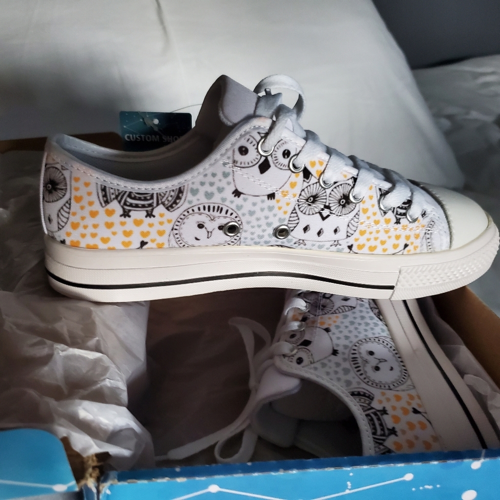 Canvas shoes